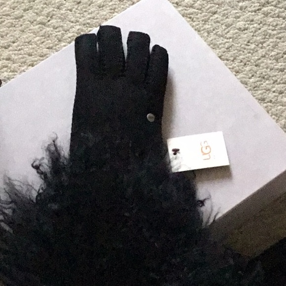 UGG Long Shearling Cuff Gloves, Size Large - Picture 2 of 4